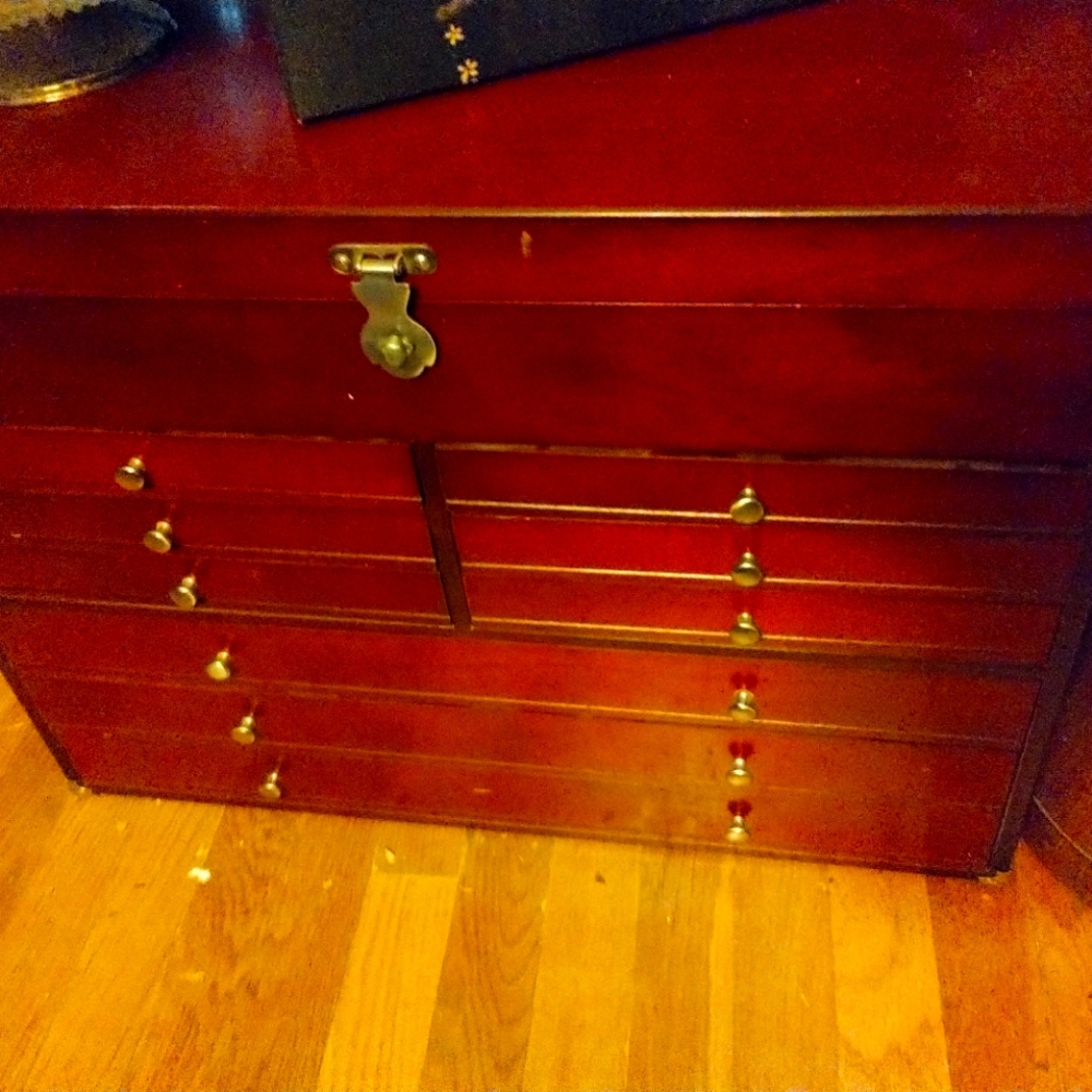 Jewelry box